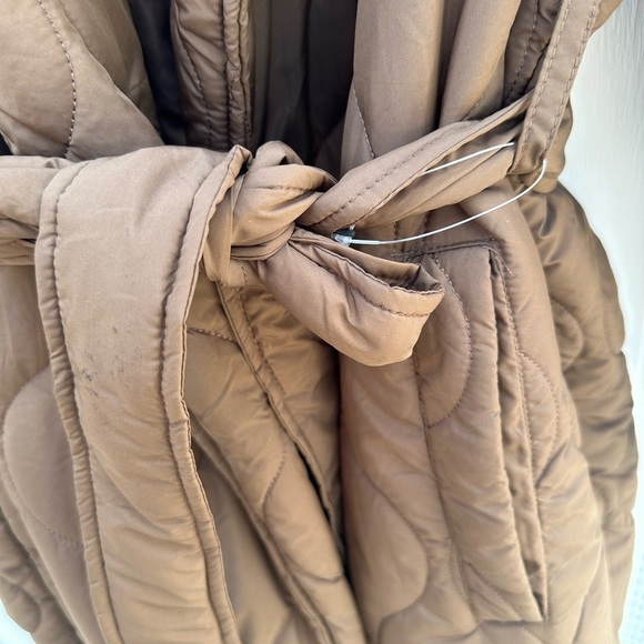 PrettyLittleThing Brown Quilted Robe - Picture 6 of 9